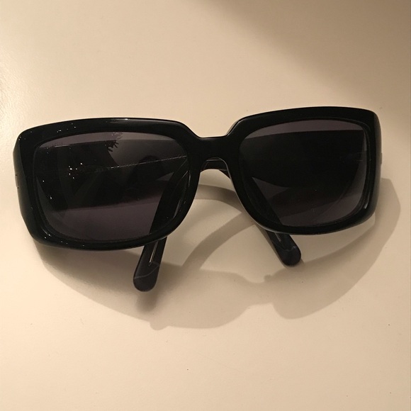 Black Burberry Sunglasses - Picture 1 of 4